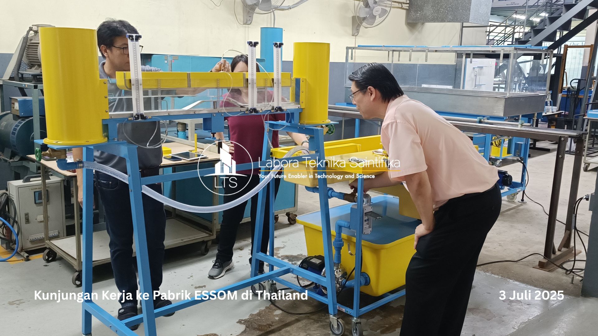 direktur teknik dan staf teknisi pt labora teknika saintifika mengunjungi pabrik dari mitra pt labora teknika saintifika ESSOM di Thailand