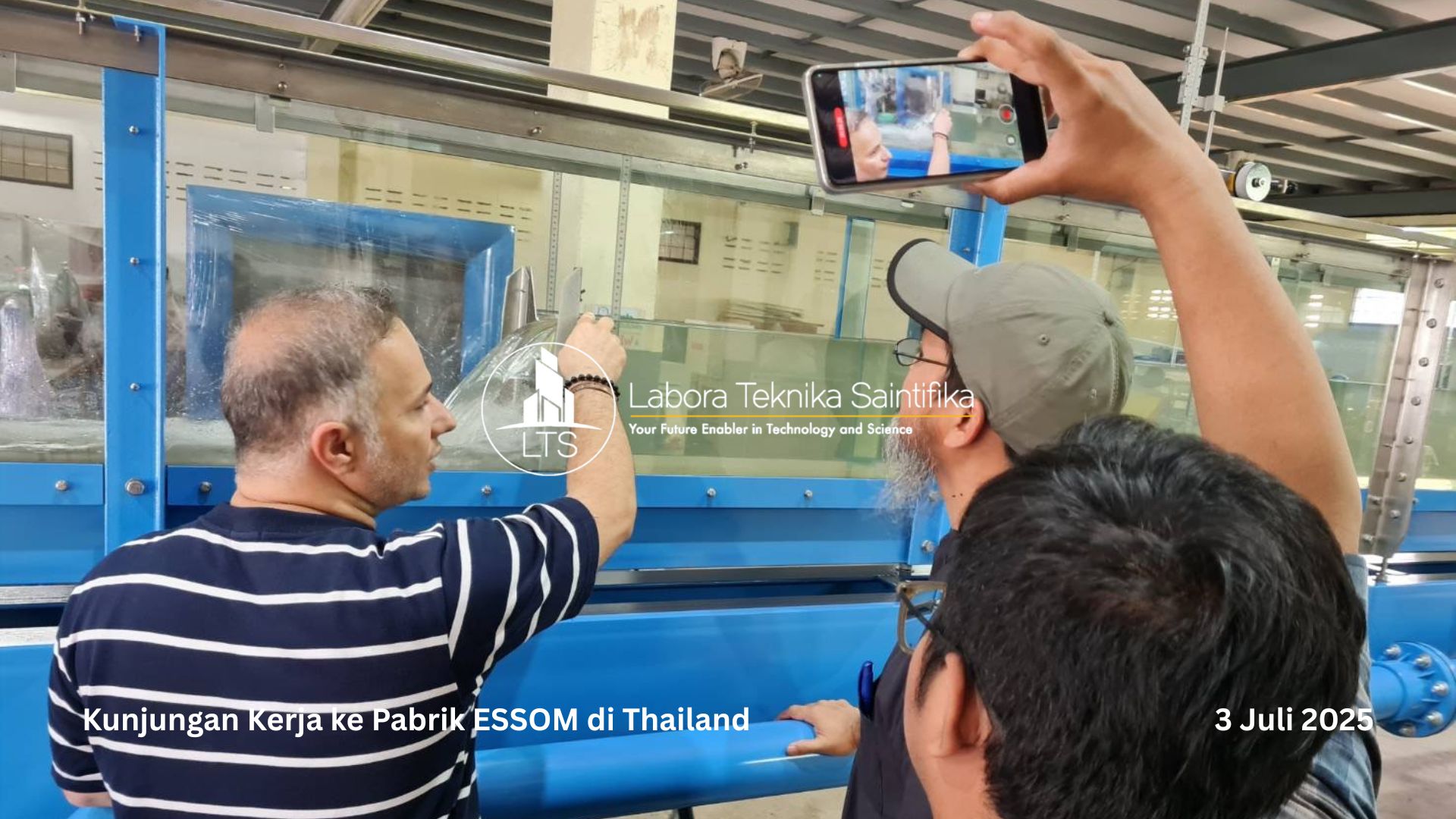 direktur teknik dan staf teknisi pt labora teknika saintifika mengunjungi pabrik dari mitra pt labora teknika saintifika ESSOM di Thailand