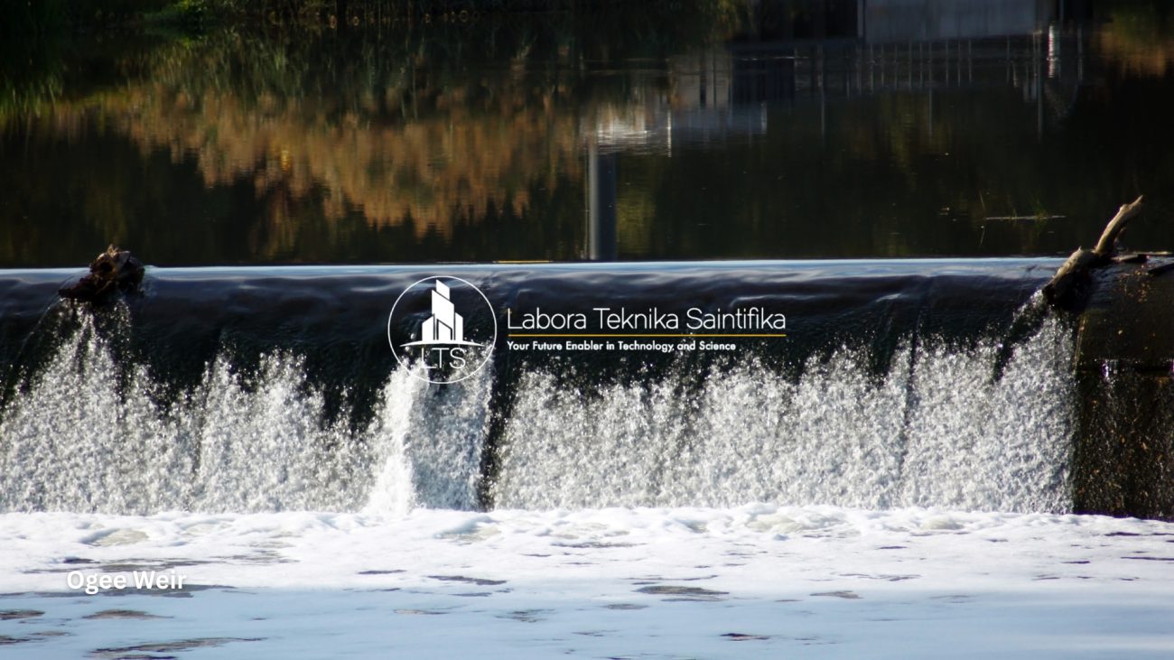 Bendung (Weir) model ogee atau melengkung